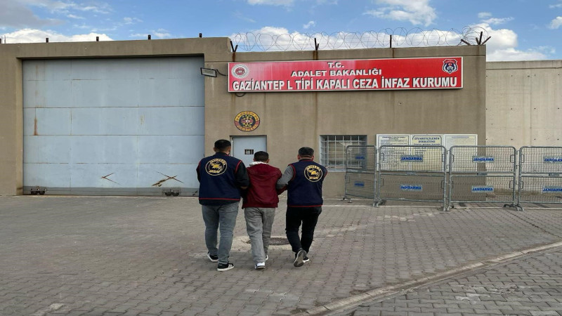 Kesinleşmiş cezası bulunan 2 şahıs yakalanarak tutuklandı